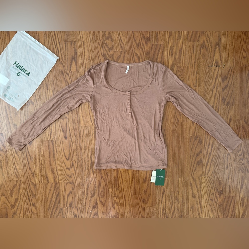 Halara Ribbed Henley Neck Long Sleeve Slim Casual Top in Beaver Fur NWT - Large - Picture 7 of 12